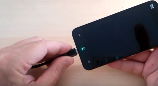 Arreglar la conexión de carga del conector micro usb del celular