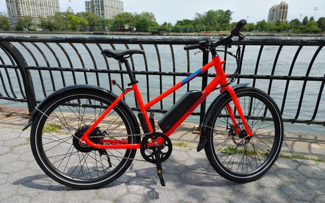 RadMission Bike en carril bici junto al East River